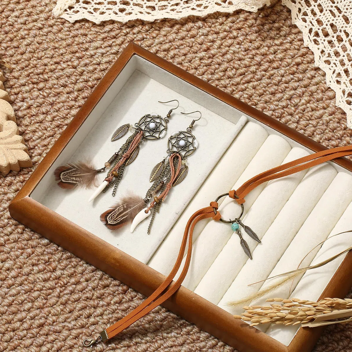 LOLIAS Boho Traumfänger-Ohrringe Drop Leder Choker Halskette Set für Frauen Handmade Retro Vintage Bohemian Feder Anhänger Dangle Ohrringe Stammes-Schmuck Geschenk