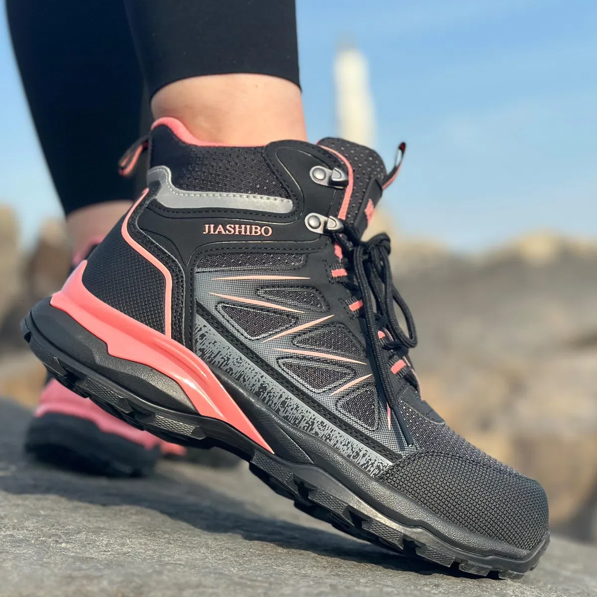 Damen-Sicherheitsschuhe mit Stahlkappe, Durchtrittschutz | EN ISO 20345-konform; wasserdicht, rutschfest, atmungsaktiv, stilvolles Schwarz-Rosa-Design für Industrie und Handwerk