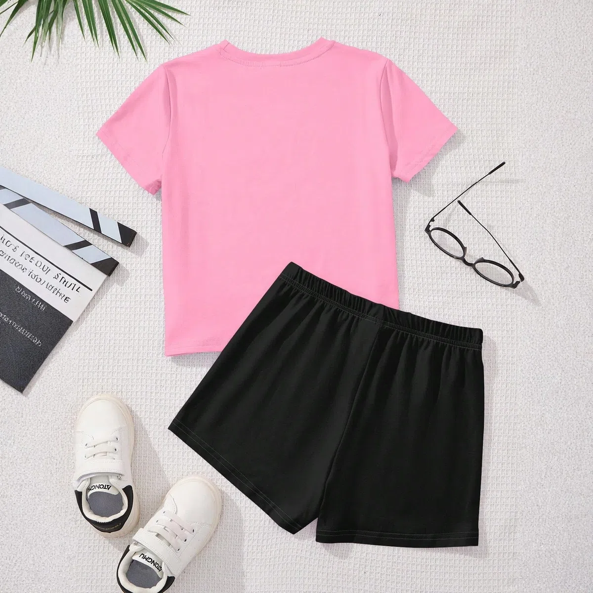 Kpop Kostüm Bekleidungssets Für Unisex Kinder 2-Teiliges Sport T-Shirts Und Hosen Kurzarm Kinder Party Outfits Bekleidungssets Zweiteiler Sommer Trainingsanzug Hip Hop Kleidungsset
