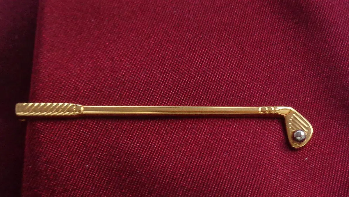 Krawattennadel Golf Schläger vergoldet mit silbernen Ball 6,5 cm lang m.i. Germany inkl. Geschenkbox - Schmuck für die Seidenkrawatte