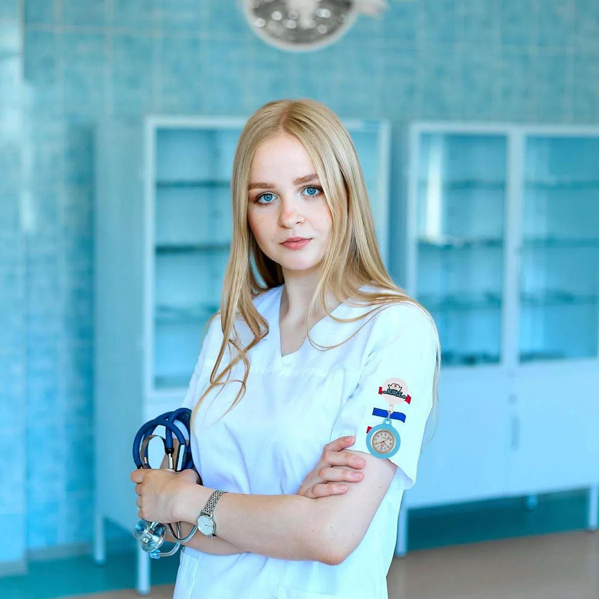 4 Stück Krankenschwester Uhr mit Clip, Niedliche Schwesternuhr für Damen Mädchen, Schwesternuhr Ansteckuhr Fob Tragbar Schwesternuhr Geschenk für ärzte Krankenschwestern Sanitäter Krankenpfleger