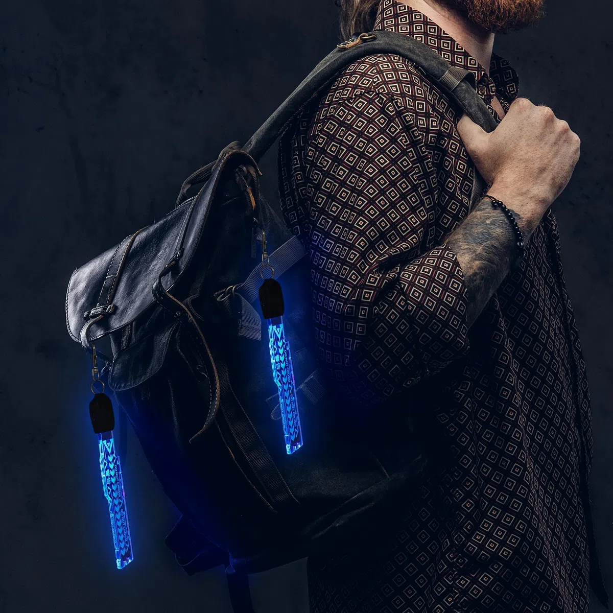Marikito Punk Anhänger,Techwear accessoires, USB-aufladbar, sieben Farben und drei Lichtmodi, perfekt für techwear maske, Kostüme und Rucksäcke