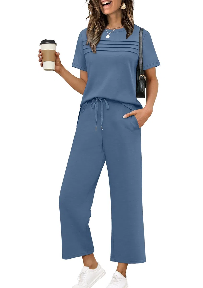 Desol Damen Trainingsanzug Jogginganzug Zweiteiler für Sommer - Kurzarm Oberteil mit Raffung und Weite 7/8 Hose mit Taschen - Loungewear für Reisen & Freizeit & Hausgebrauch