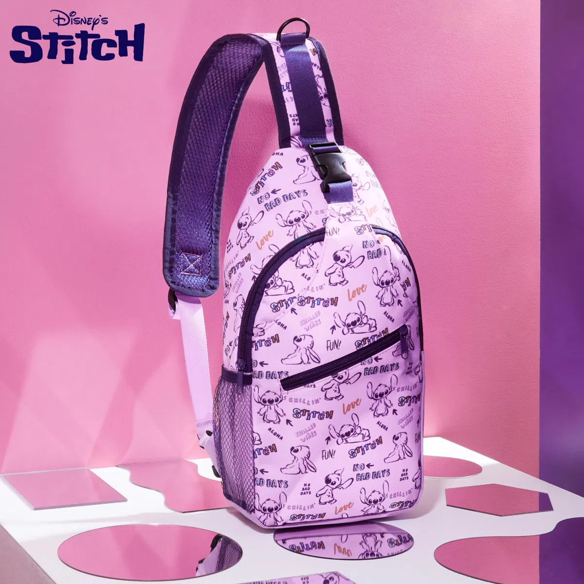 Disney Stitch Sling Bag, Brusttasche Umhängetasche mit Gepolstertem Träger & Mehreren Fächern- Geschenke für Mädchen