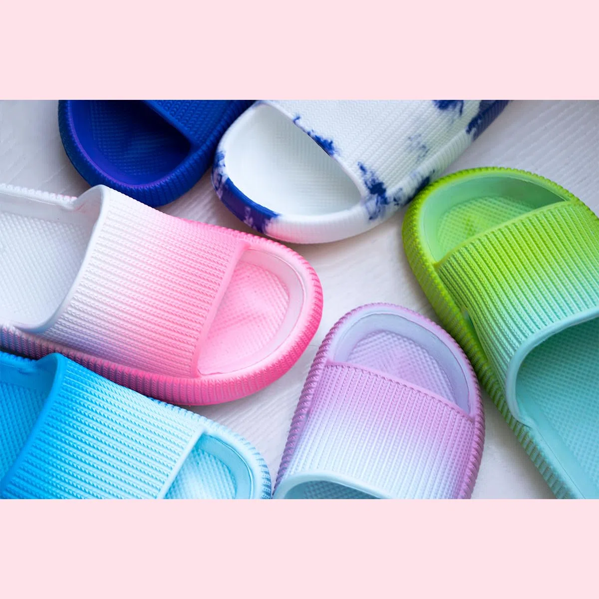 Badeschuhe Jungen Mädchen Badelatschen Original Slippers Badeschlappen Cloudyzz Schlappen Wolke Hausschuhe Unisex Kinder Home Slippers rutschfeste Pantoletten Sommer Garten Badelatschen Flip Flops