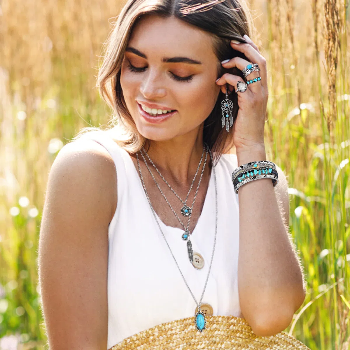 JeweBella Bohemian Türkis Schmuck für Damen Böhmisches Türkis Anhänger Choker Halskette Türkis Feder Dangle Ohrringe Boho Leder Perlen Armband Türkis Stapelbare Knuckle Ringe Western Schmuck Set
