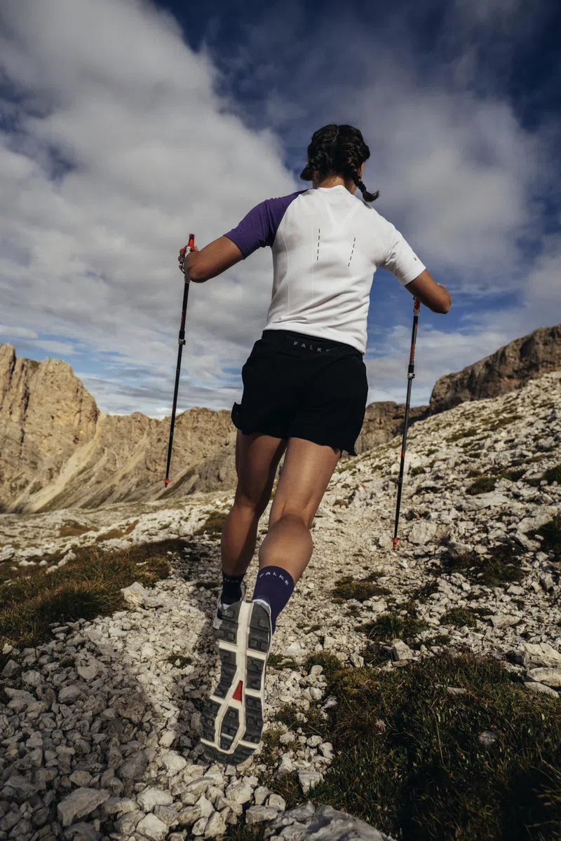 FALKE Damen RU4 Cool Laufsocken schnelltrocknendes atmungsaktives nachhaltiges Funktionsmaterial mittelstarke Polsterung antiblasen kühlend vegan zum Sport Jogging Running 1 Paar