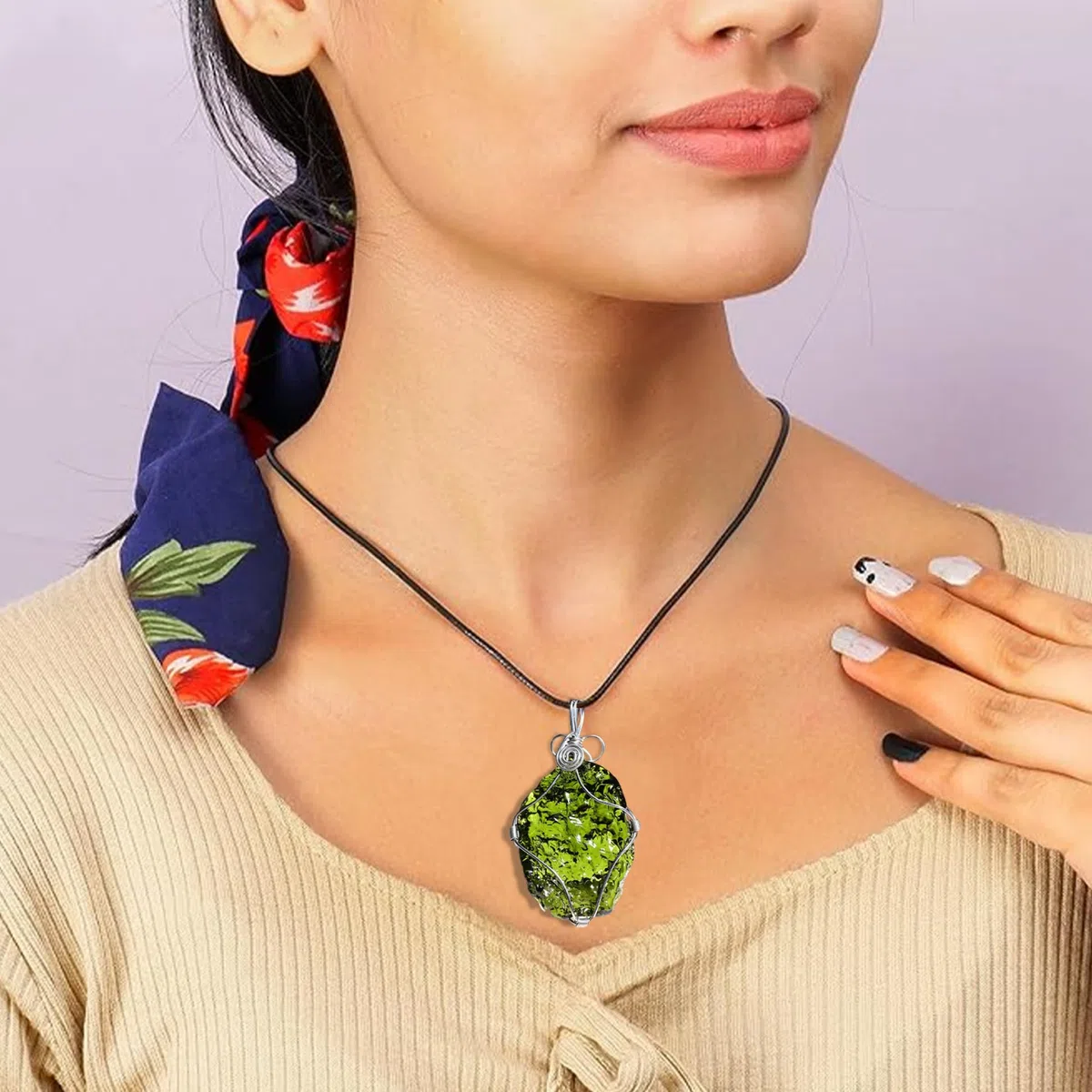 Moldavit-Halskette mit Seil mit Draht umwickelte Moldavit-Kristall-Halskette aus Glas heilende Meteoriten-Stein-Halskette Weltraum-Schmuck für Frauen und Männer