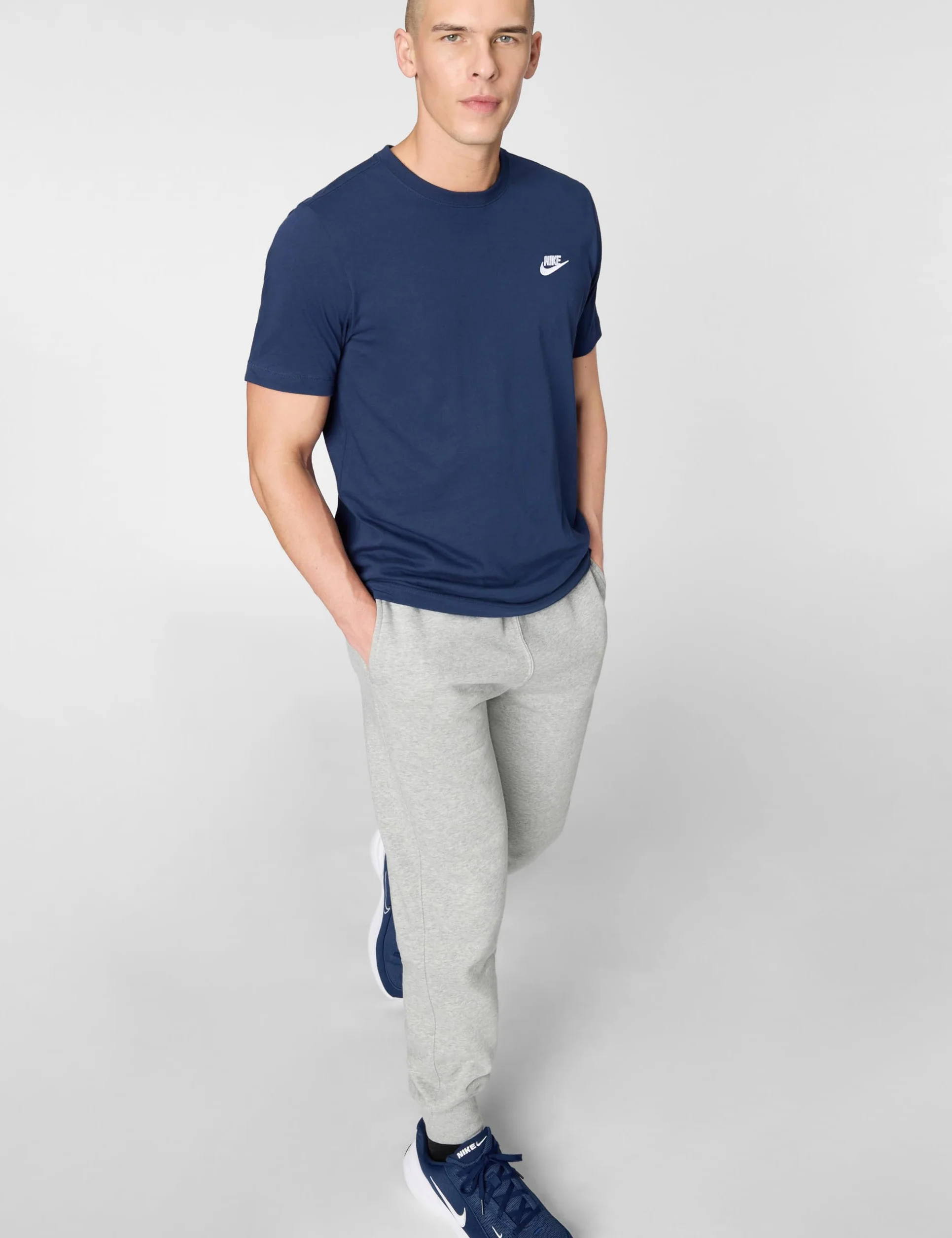 Nike Herren Sportswear Club T-Shirt (1er Pack)