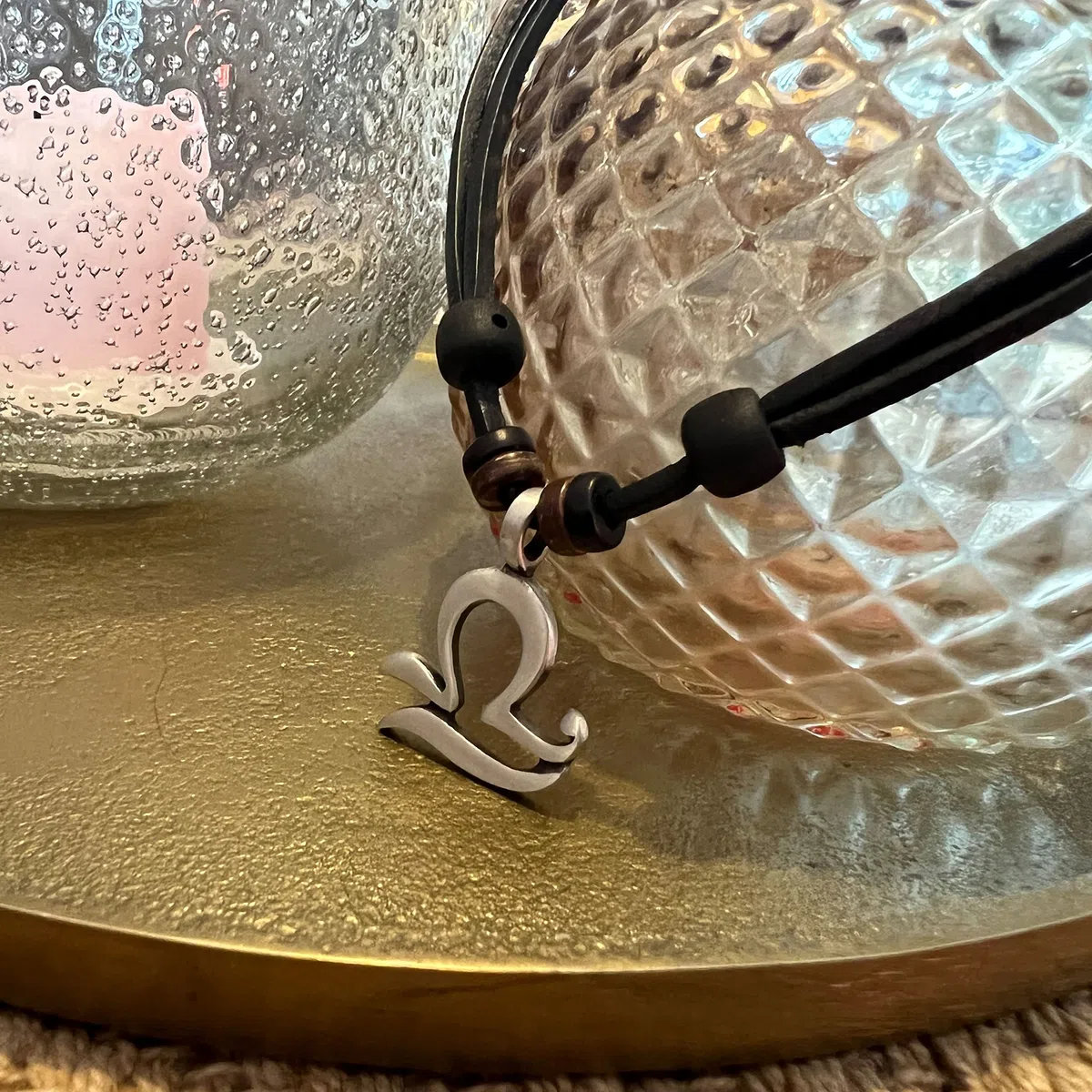 HANA LIMA 1 von 12 Sternzeichen Tierkreiszeichen an verstellbarer Halskette Horoskop Horoscope Lederkette Surferkette