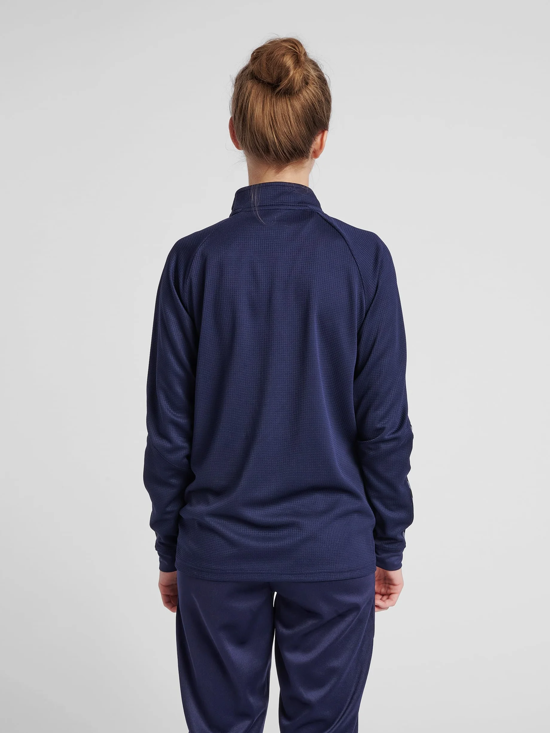 hummel AUTHENTIC Sportjacke Damen - Trainingsjacke & Laufjacke - Dünne Jacke für Sport, Fitness und Alltag - mit Reißverschluss, Taschen und Stehkragen - aus Polyester-Strickstoff