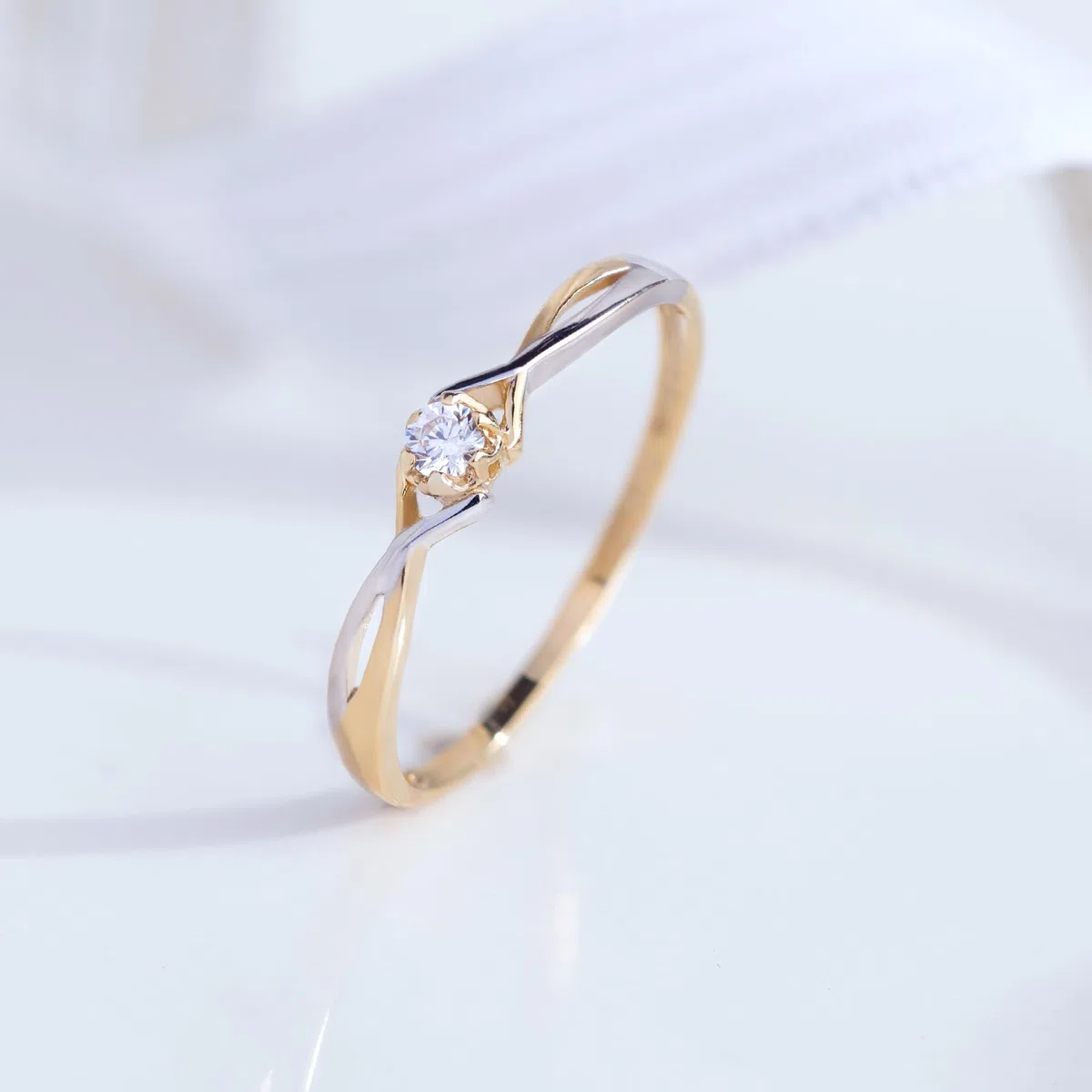 MARKO Gold Ring 8 Karat 333 Zirkonia Zweifarbige geschwungene Fassung