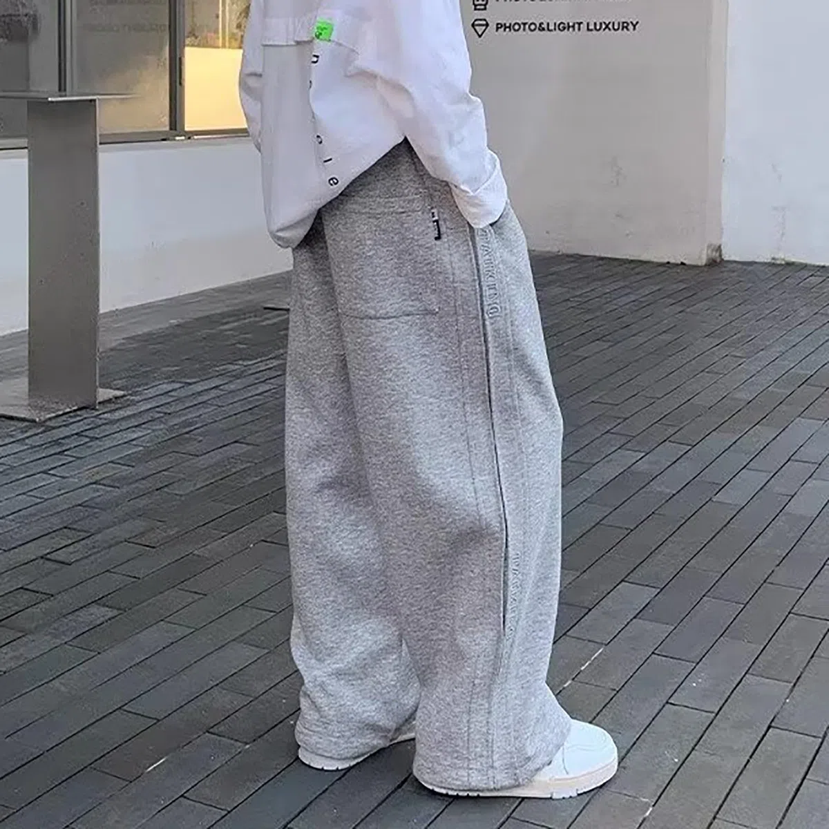 Sportliche Jogginghose für Jungen mit weitem Bein, lässige Herbstsporthose, elastische Taille, Baggy-Hose, Jogginghose mit offenem Saum für Kinder und Jugendliche