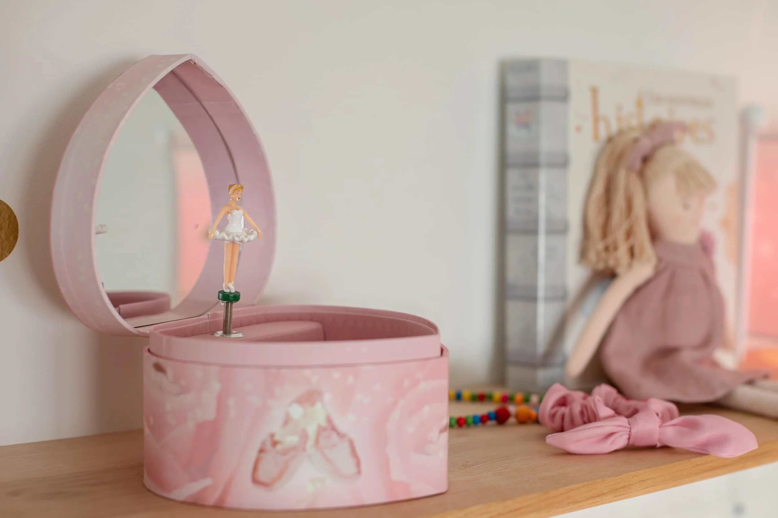 Trousselier 6230974 Musikspieluhr in Herz-Form, Ballerina, nachtleuchtend, Spieldose für Kinder