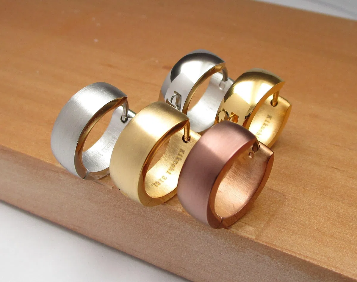 6mm / Ø 16mm Edelstahl Ohrringe Matt Golden Klapp Creolen Herren Damen Ohrstecker Bogen Gewölbt Ohrclicker ER15112