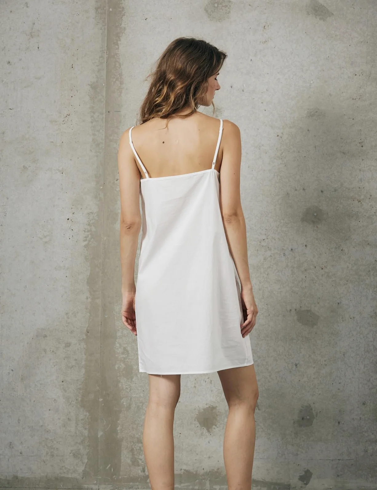 BEAUTELICATE Unterkleid Damen Kurz Baumwolle mit Trägern V-Ausschnitt Unterröcke Unterkleid Mini mit BH-Form Antistatisch Sexy Lingerie Nachthemd Sleepwear Sommer