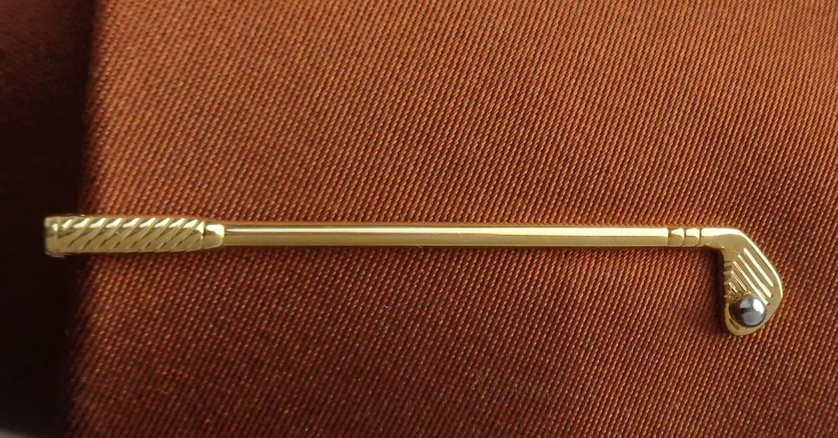 Krawattennadel Golf Schläger vergoldet mit silbernen Ball 6,5 cm lang m.i. Germany inkl. Geschenkbox - Schmuck für die Seidenkrawatte