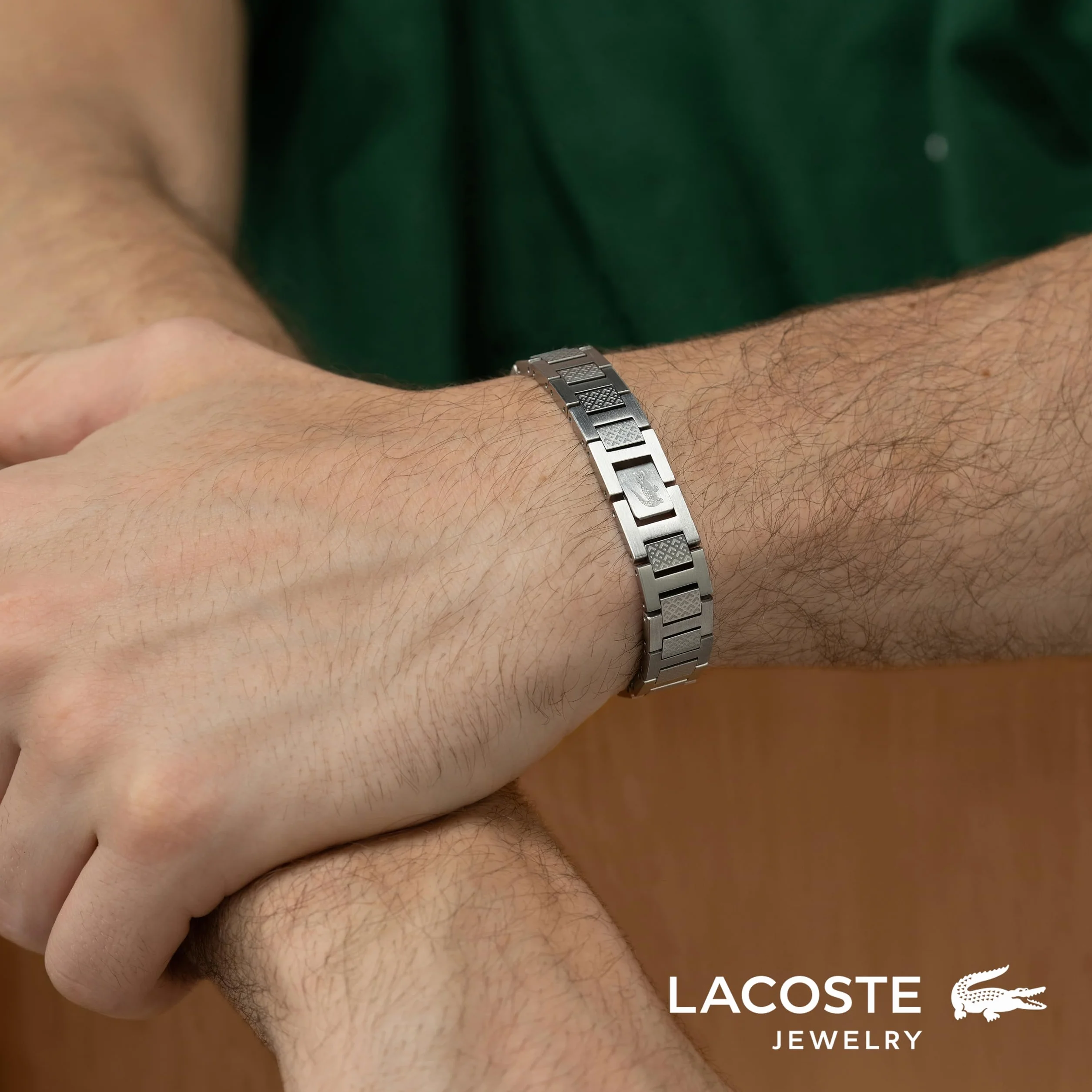 Lacoste Armband mit Knebelverschluss Kollektion METROPOLE Verziert mit petit piqué Muster - Erhältlich für ihn und sie