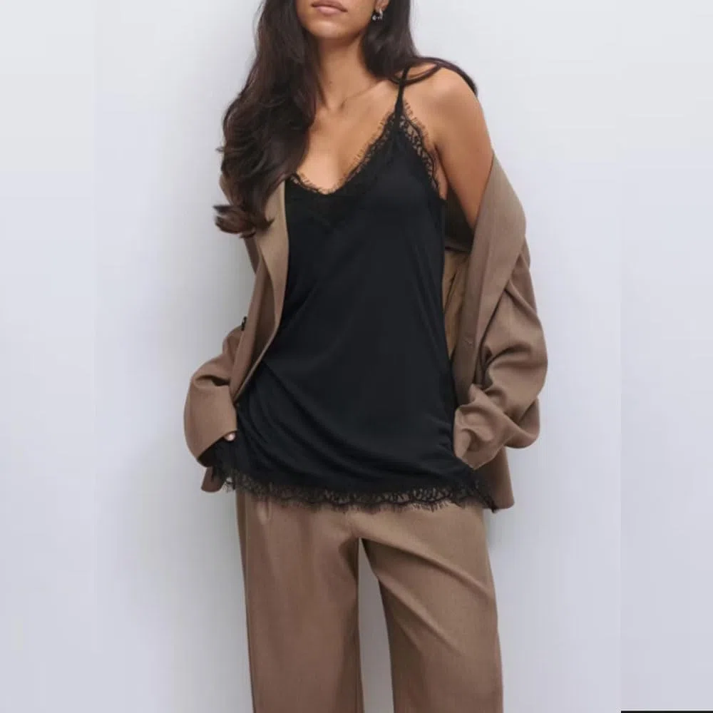 Camisole Tops für Damen, Satin, Spitze, Patchwork, V-Ausschnitt, langes, fließendes Spaghettiträger-Tanktop, Sommer-Outfits