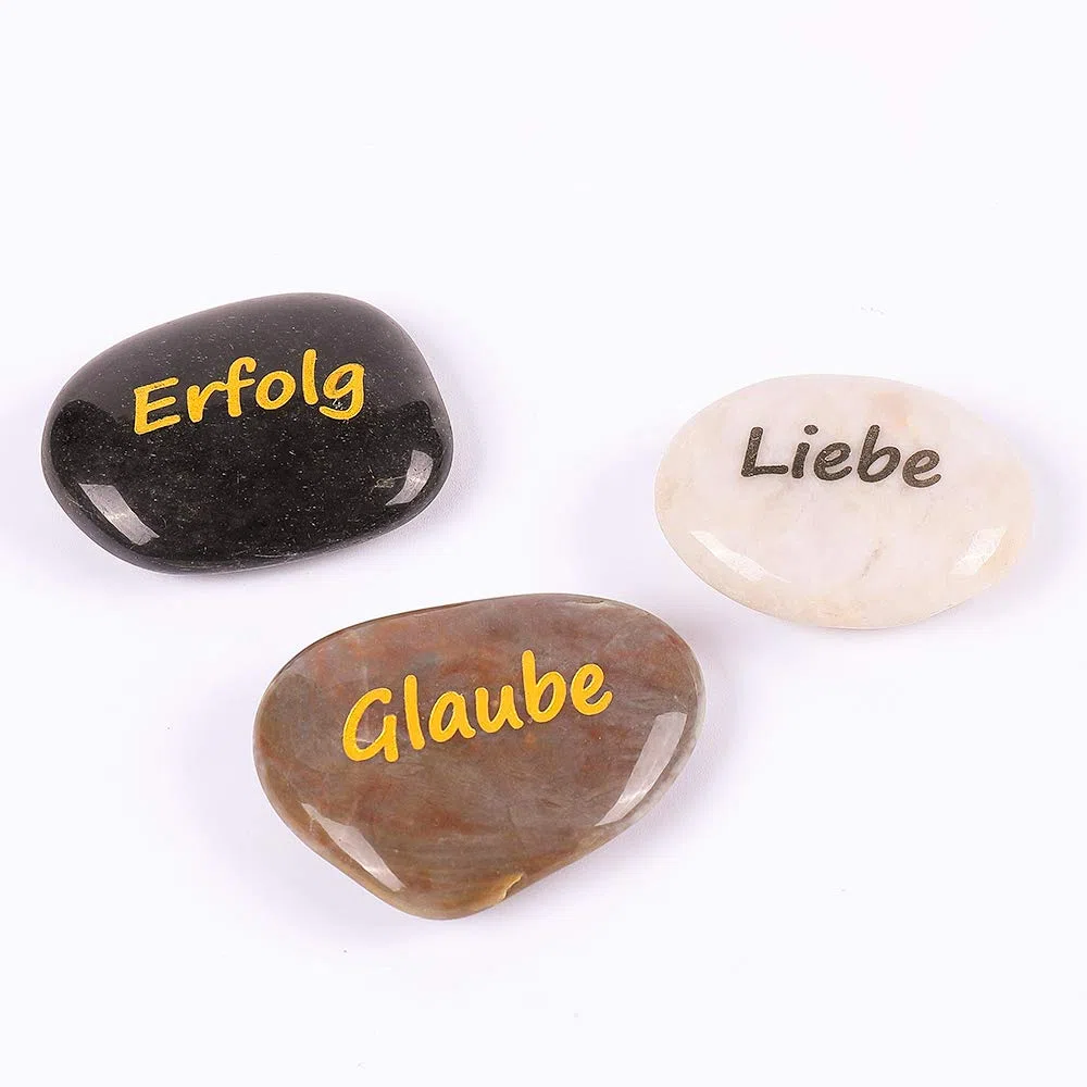 12 Stück RockImpact Steine mit Spruch Glück Gravierte Steine Gravur Inspirierende Steine Glücksbringer Ermutigung Dankbarkeit Geschenk Glückssteine (Großhandel, 12 Verschiedene Sprüche, je 5-8 cm)