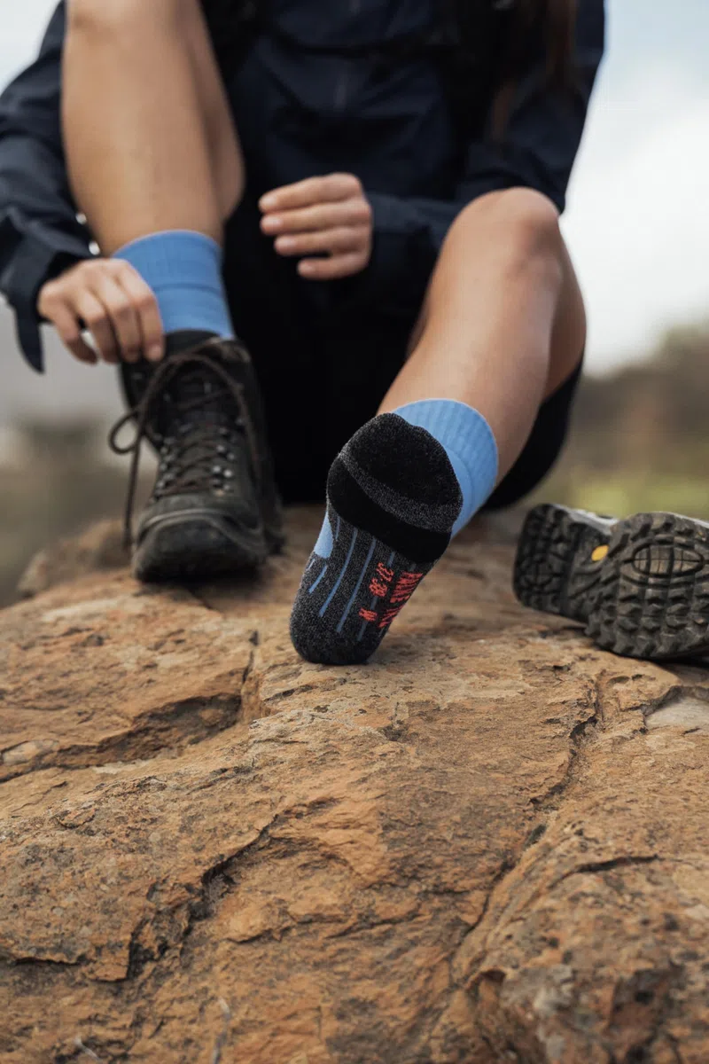 FALKE TK2 Crest Wandersocken mittelstarke Polsterung antiblasen warm Trekkingsocken Thermo atmungsaktive schnelltrocknende klimaregulierende geruchshemmende Wolle Funktionsmaterial für Damen 1 Paar