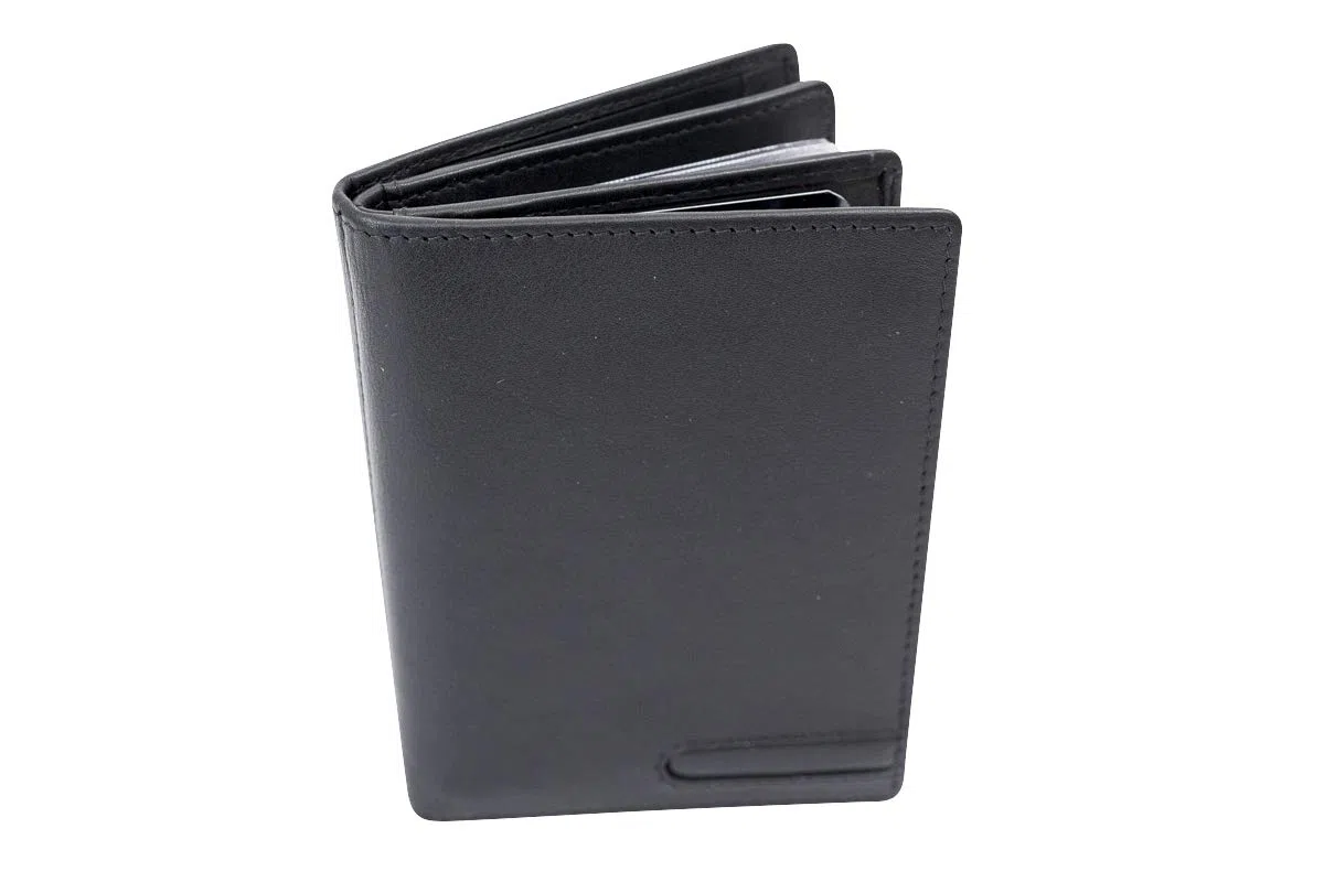 LEAS Ausweis- & Kreditkartenmappe/-hülle hochwertig verarbeitet mit RFID Schutzfolie Echt-Leder, schwarz Card-Collection