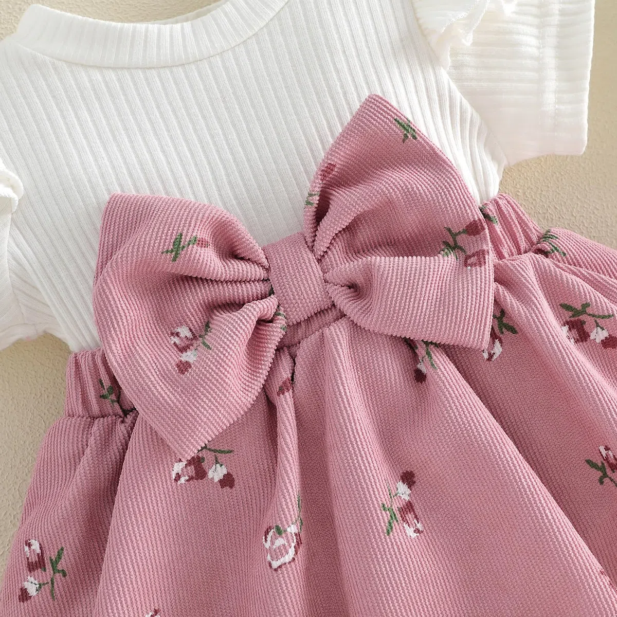 Baby Mädchen Kleidung Blumen Druck Sommer Kleider Rüschen Kurze Ärmel Kleid + Lange Socken + Stirnband Babyset Niedliche Babykleidung