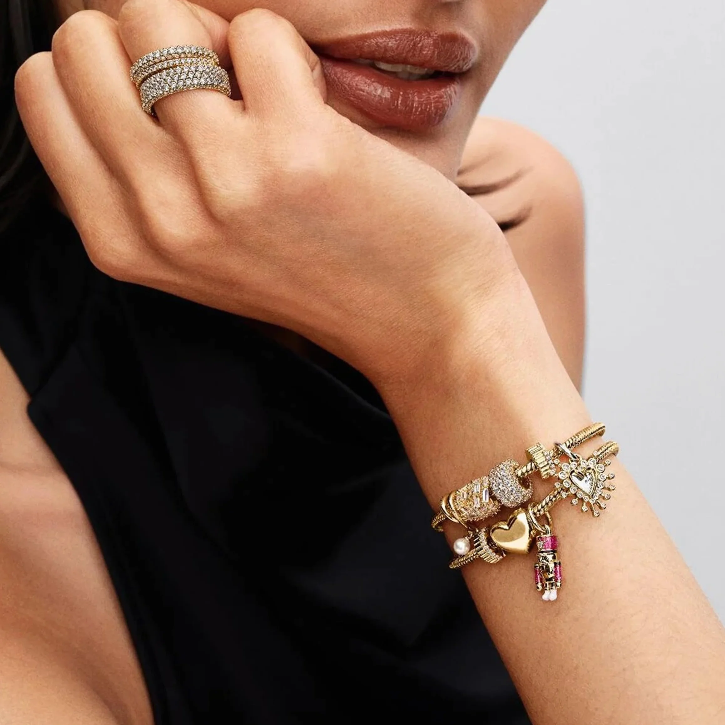 PANDORA Eingehülltes Herz Charm 764138C01 Anhänger