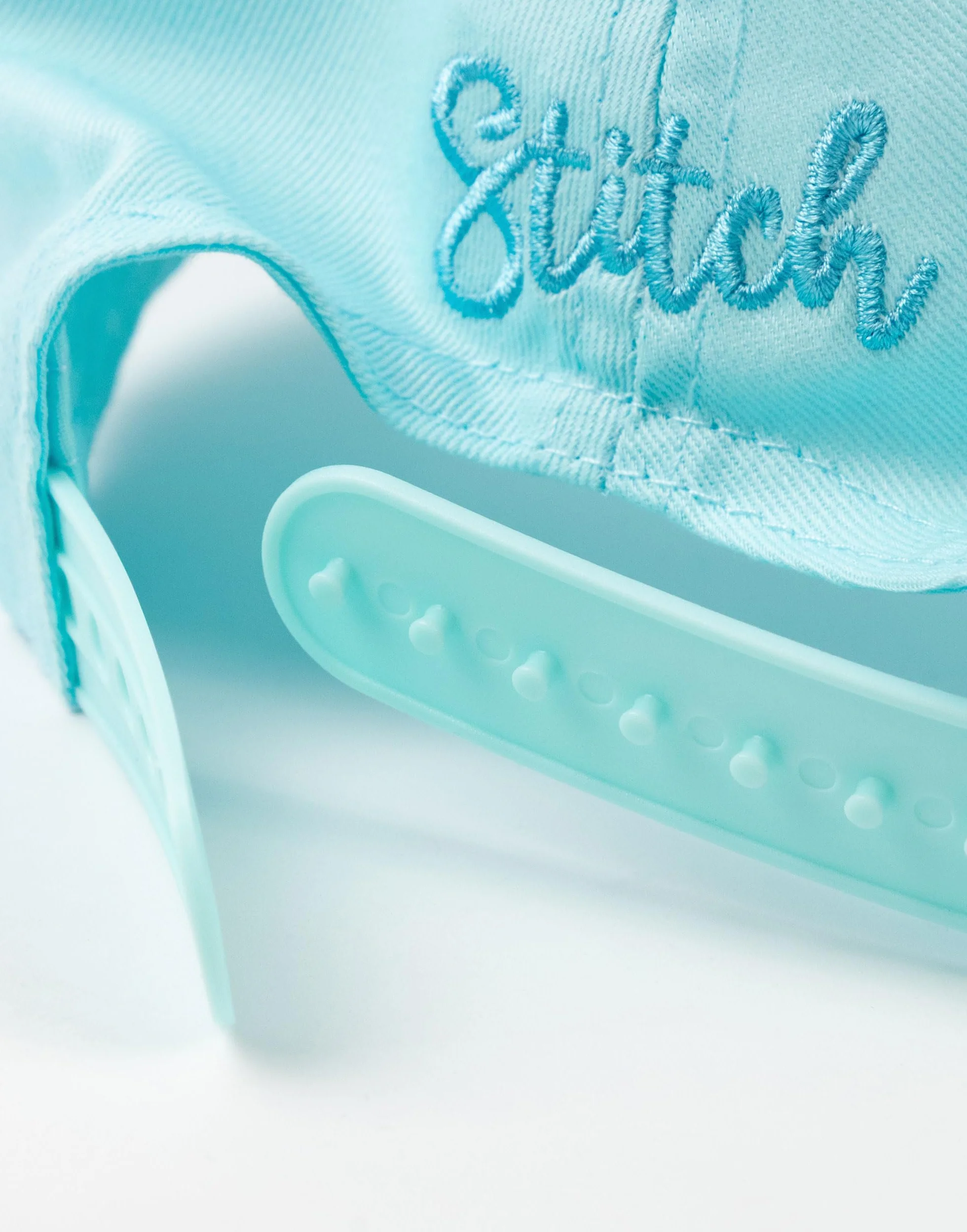 Disney Lilo & Stitch Baseballkappe für Mädchen, verstellbar, Hellblau, Freizeitkleidung, Mütze mit Stichgrafik, Stitch Merch, Netz-Sonnenschutz, gebogener Schirmmütze, Charakter-Accessoire für Kinder