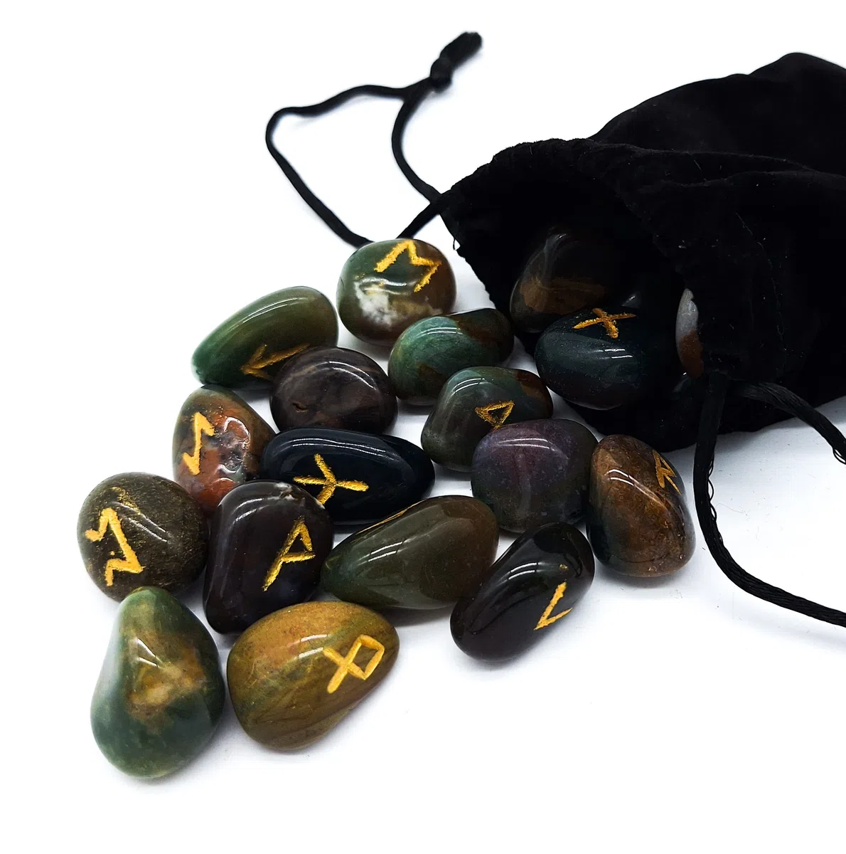 Edelstein Runen Set Elder Futhark Drachen Blut Jaspis Heliotrop Sonnenwendstein goldene Gravur 25 Steine ca. 20 mm im Samtbeutel | Mythologie Wikinger Esoterik Meditation Magie