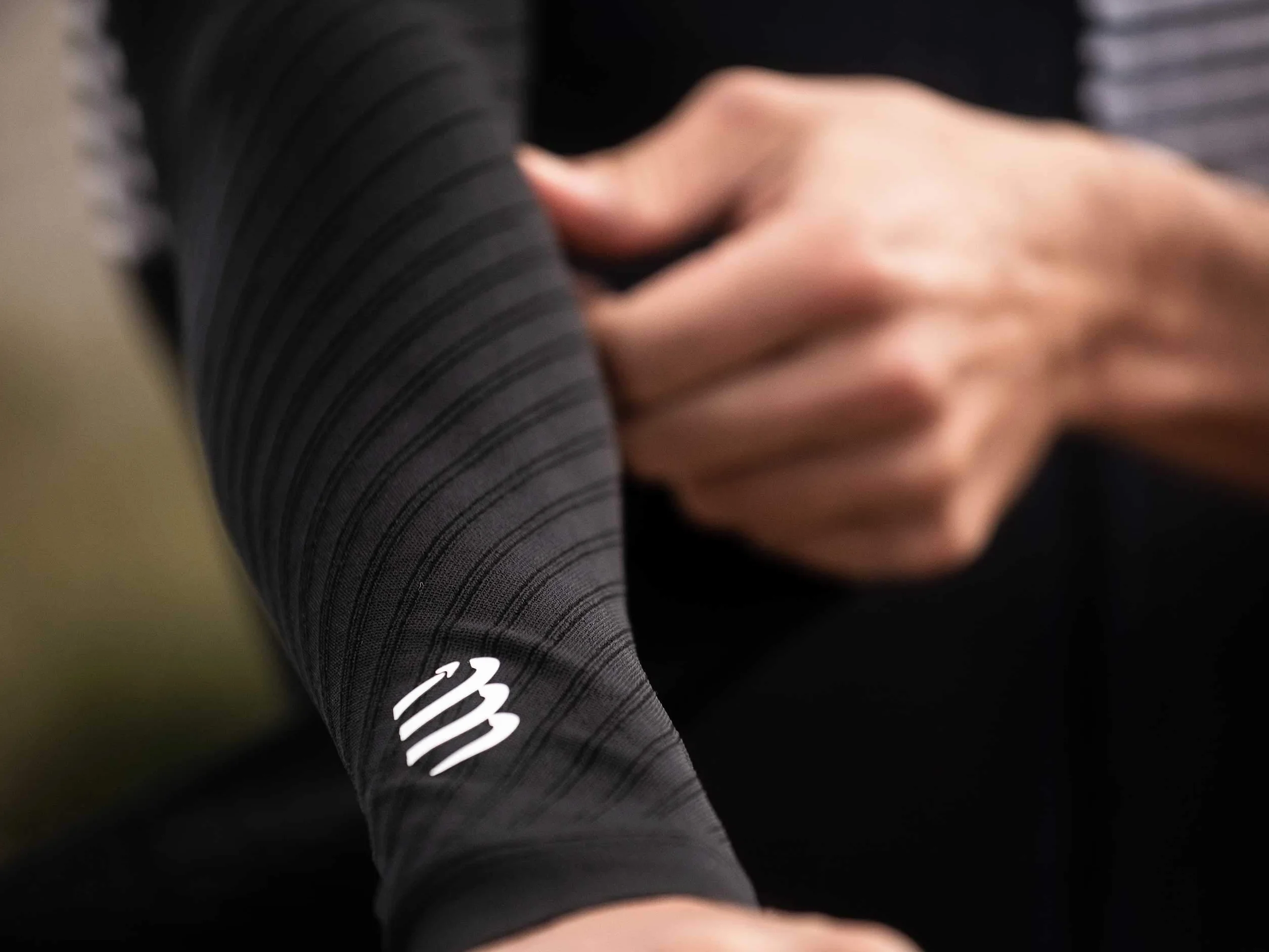 Compressport - Kompressionsärmel - ArmForce Ultralight - Muskulärschutz, Leistung und Erholung für Sportarten - Laufen, Radfahren, Trail und Triathlon