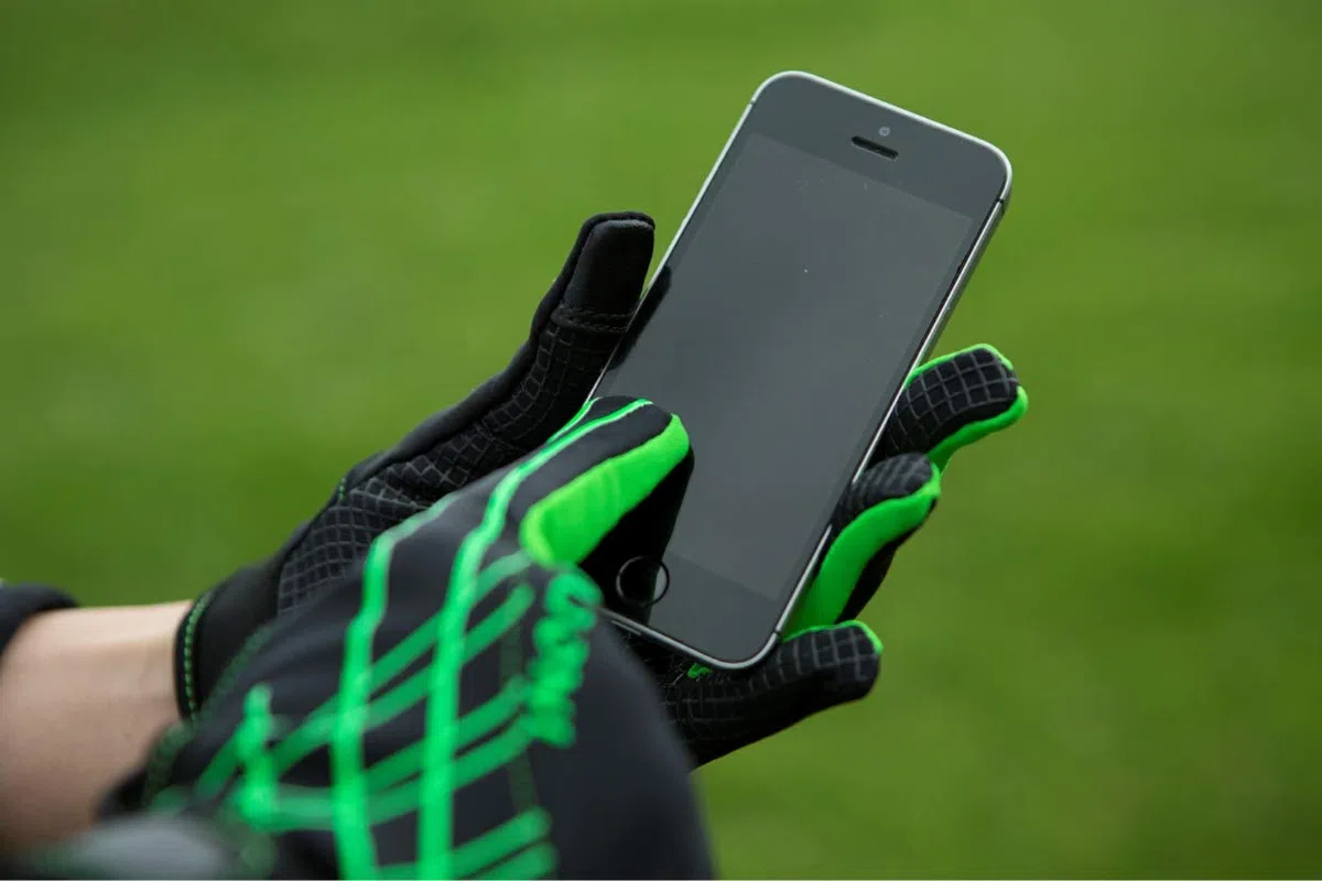 Tuoni Junior Thermo Multi Sporthandschuh mit Silikongriff Ideal für Fußball, Rugby, Hockey, Mountainbiking, Radfahren, Laufen und Netball Mit Touchscreenspitzen