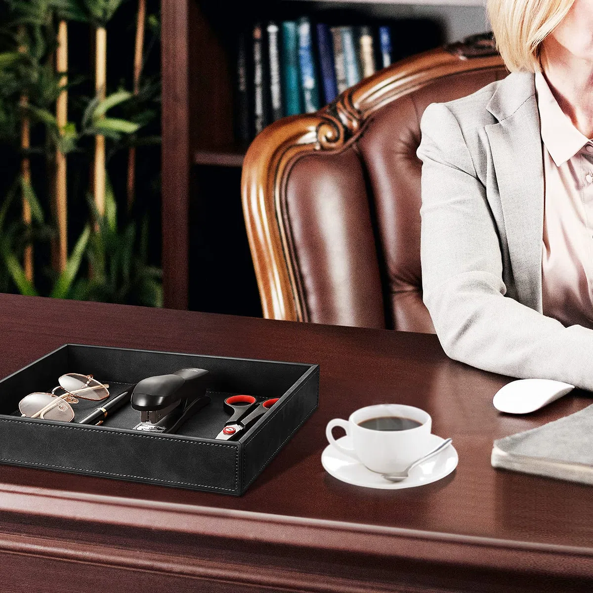 SITHON Lederschale Ablage, Kunstleder Tablett Organizer Ablage Aufbewahrungsbox klassisch Ablageschale Valet Tray für Handy Schmuck Schlüssel Kleingeld Geldbörse Uhren Brillen Büroausstattung, Schwarz