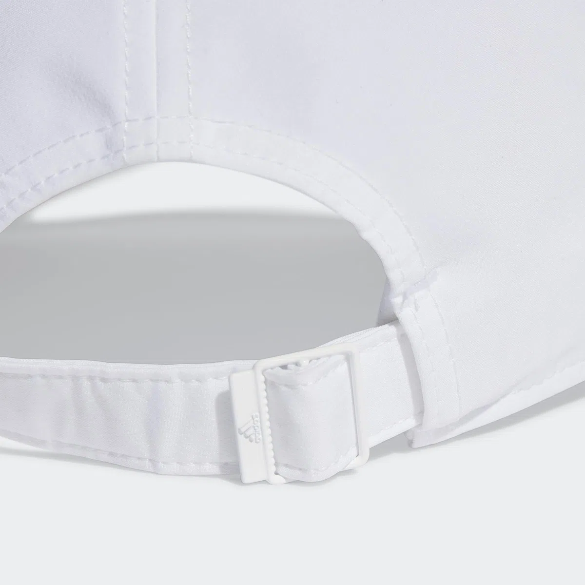adidas Unisex Metal Badge Lightweight Baseball Cap, White, Einheitsgröße