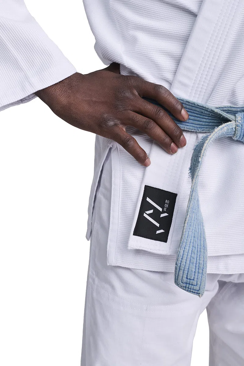IPPONGEAR BJJ GI Brazilian Jiu Jitsu Kinder/Einsteiger Anzug inkl weißem Gürtel [Größe M2 I 350gr/m² Stoffdichte I Reißfestes Material mit versiegelten Nähten] weiß, BJJI350W-M2
