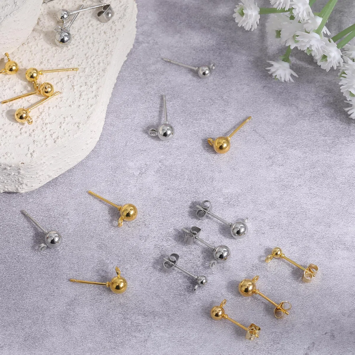 salbsever 450 Stück Ohrsteckerv,Ohrringe Ohrstecker Rohlinge Kleine Kugel Ohrstecker mit Ohrring Schmetterling Rücken für DIY Schmuckherstellung