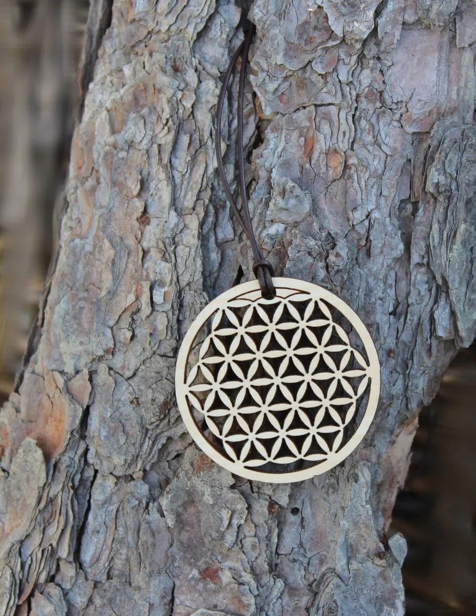 myZirbe Blume des Lebens, Flower of Life Kette-Anhänger 40mm aus Zirbenholz Lebensblume Holz