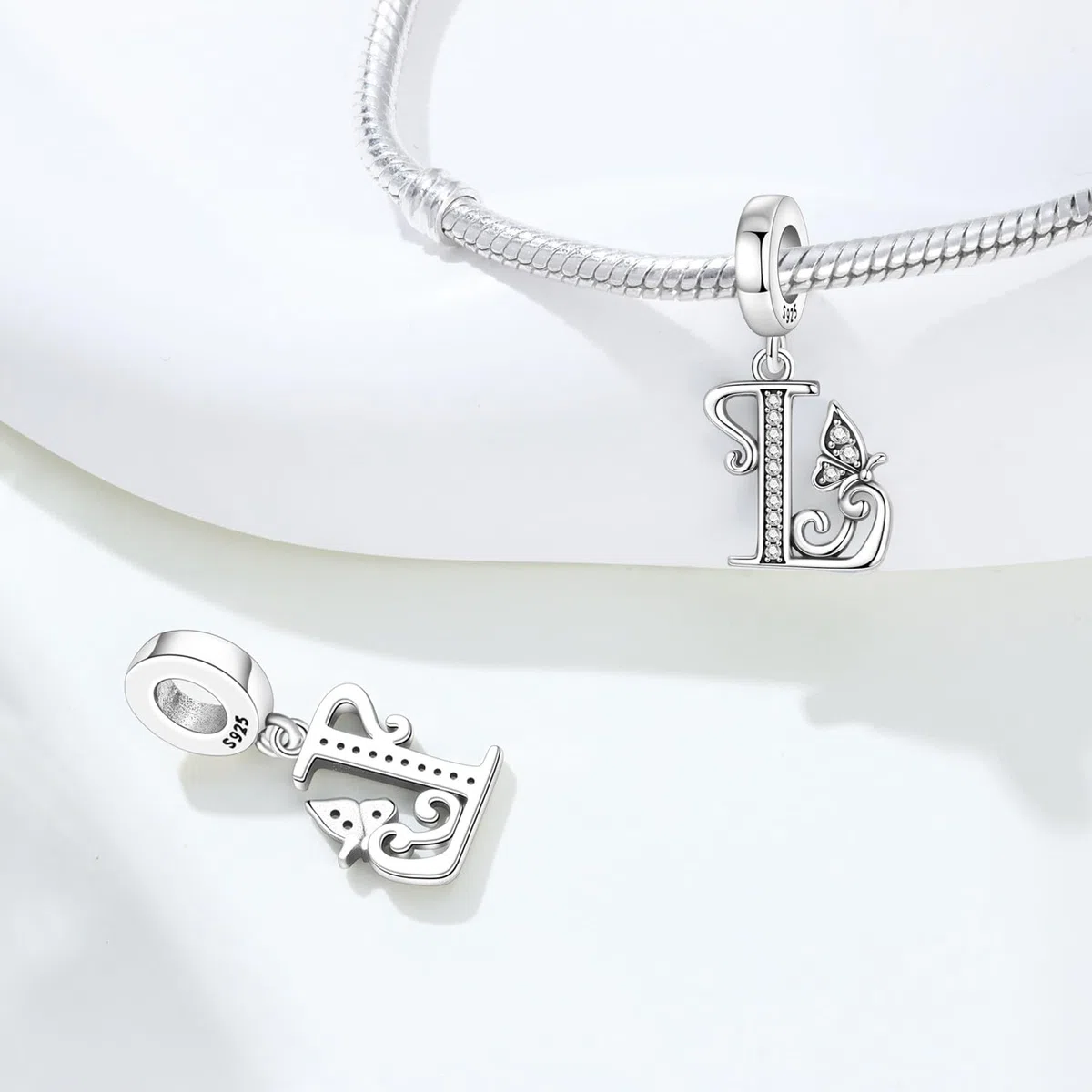2 Stück 925 Sterling Silber Schmetterling Buchstaben Charms für Armbänder und Halsketten Alphabet Anfangsbuchstaben Anhänger Spacer Stopper Perlen Schmuck Geschenk für Frauen