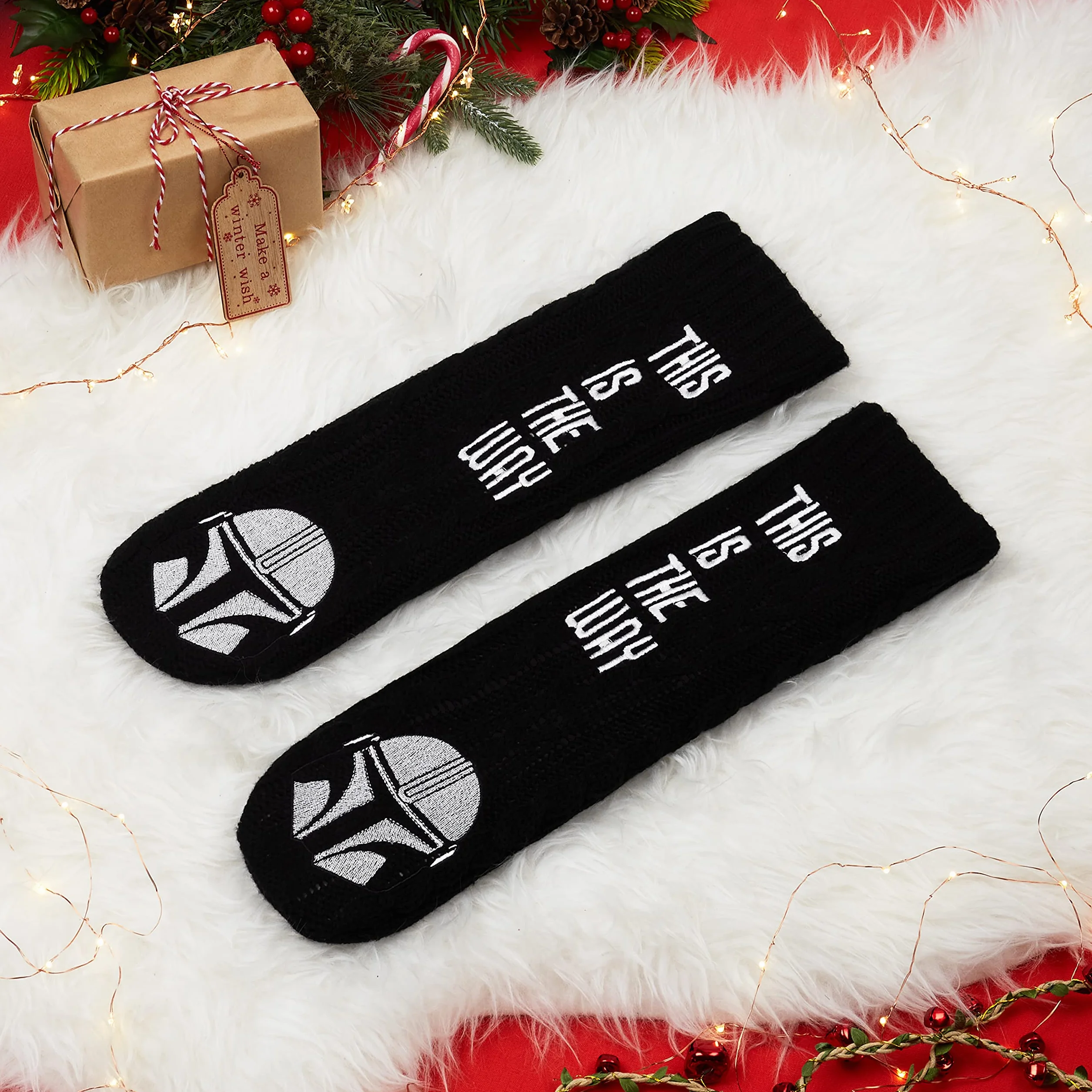 Disney The Mandalorian Kuschelsocken Herren Größe 38–44, Weich Flauschige Baby Yoda Socken mit Antirutsch-Noppen, Geschenke für Männer (Schwarz)