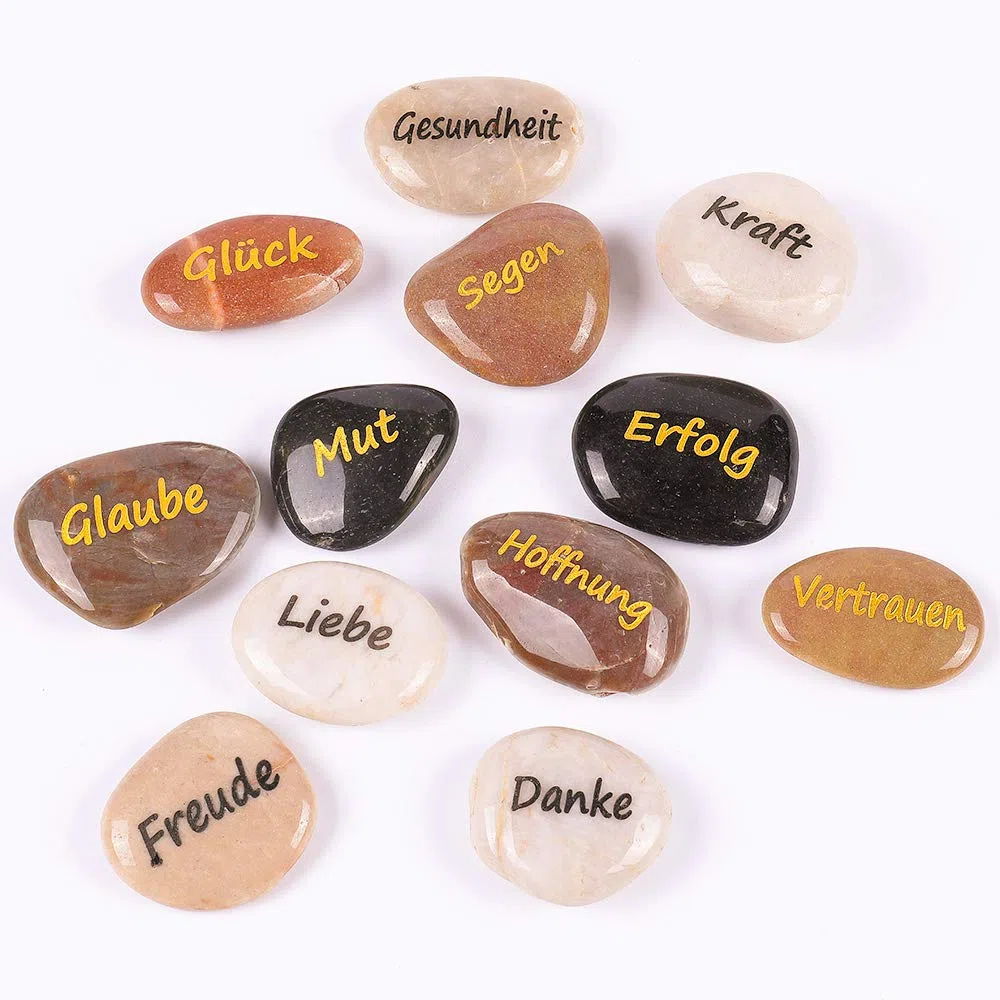 12 Stück RockImpact Steine mit Spruch Glück Gravierte Steine Gravur Inspirierende Steine Glücksbringer Ermutigung Dankbarkeit Geschenk Glückssteine (Großhandel, 12 Verschiedene Sprüche, je 5-8 cm)