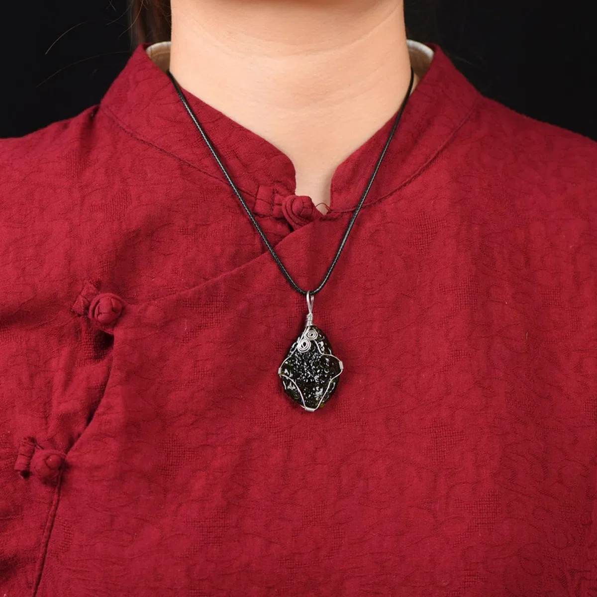 Moldavit-Halskette mit Seil mit Draht umwickelte Moldavit-Kristall-Halskette aus Glas heilende Meteoriten-Stein-Halskette Weltraum-Schmuck für Frauen und Männer