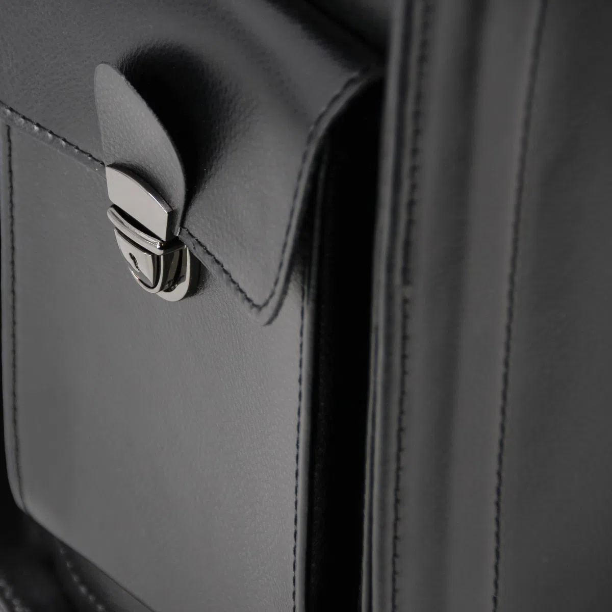 Roberto Romano handgefertigter Luxus Pilotenkoffer Milano aus Echtem Leder in schwarz 45043 | Lederkoffer, Aktenkoffer, Businesskoffer | Zeitloses Design Businessgarderobe, Formal oder Smart Casual