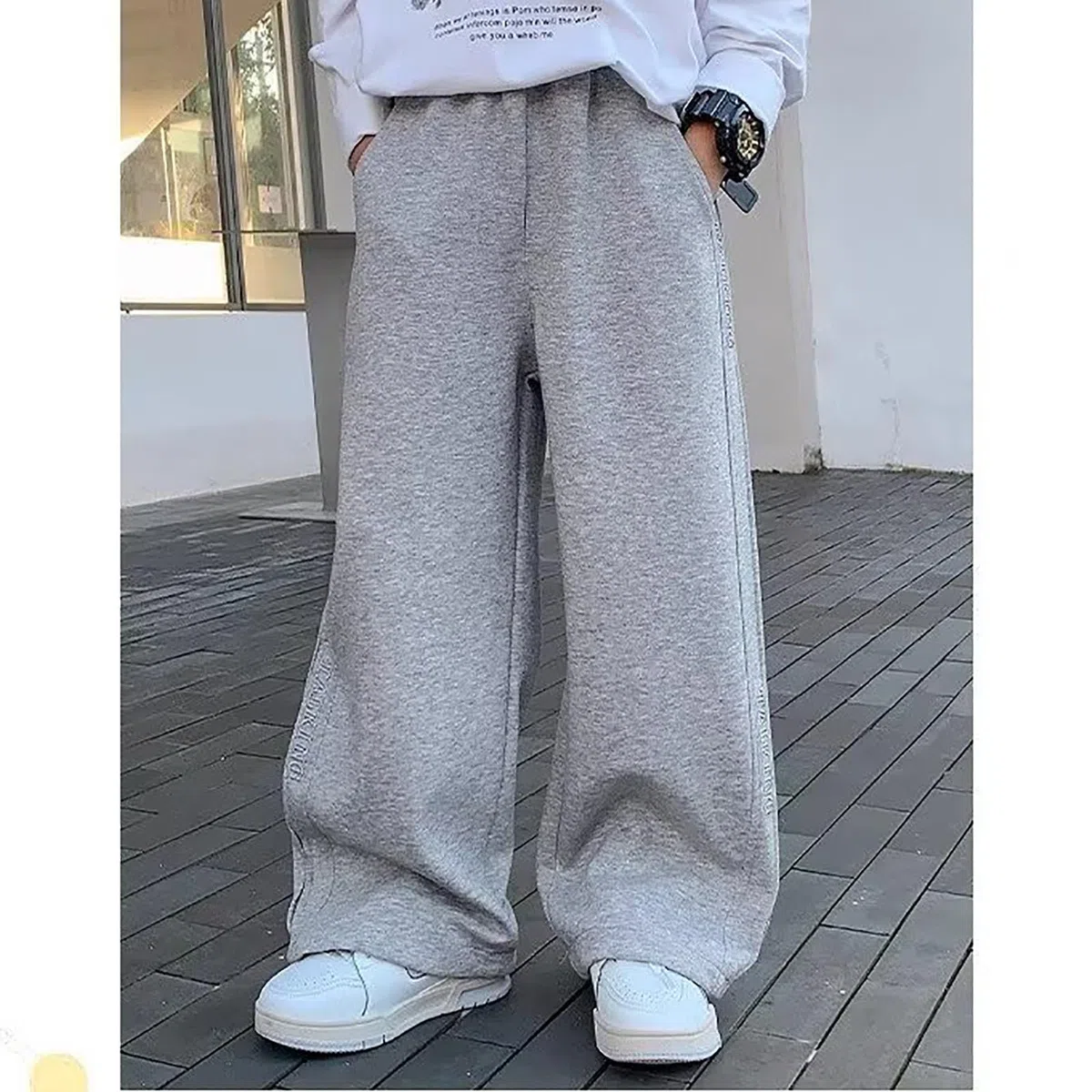 Sportliche Jogginghose für Jungen mit weitem Bein, lässige Herbstsporthose, elastische Taille, Baggy-Hose, Jogginghose mit offenem Saum für Kinder und Jugendliche