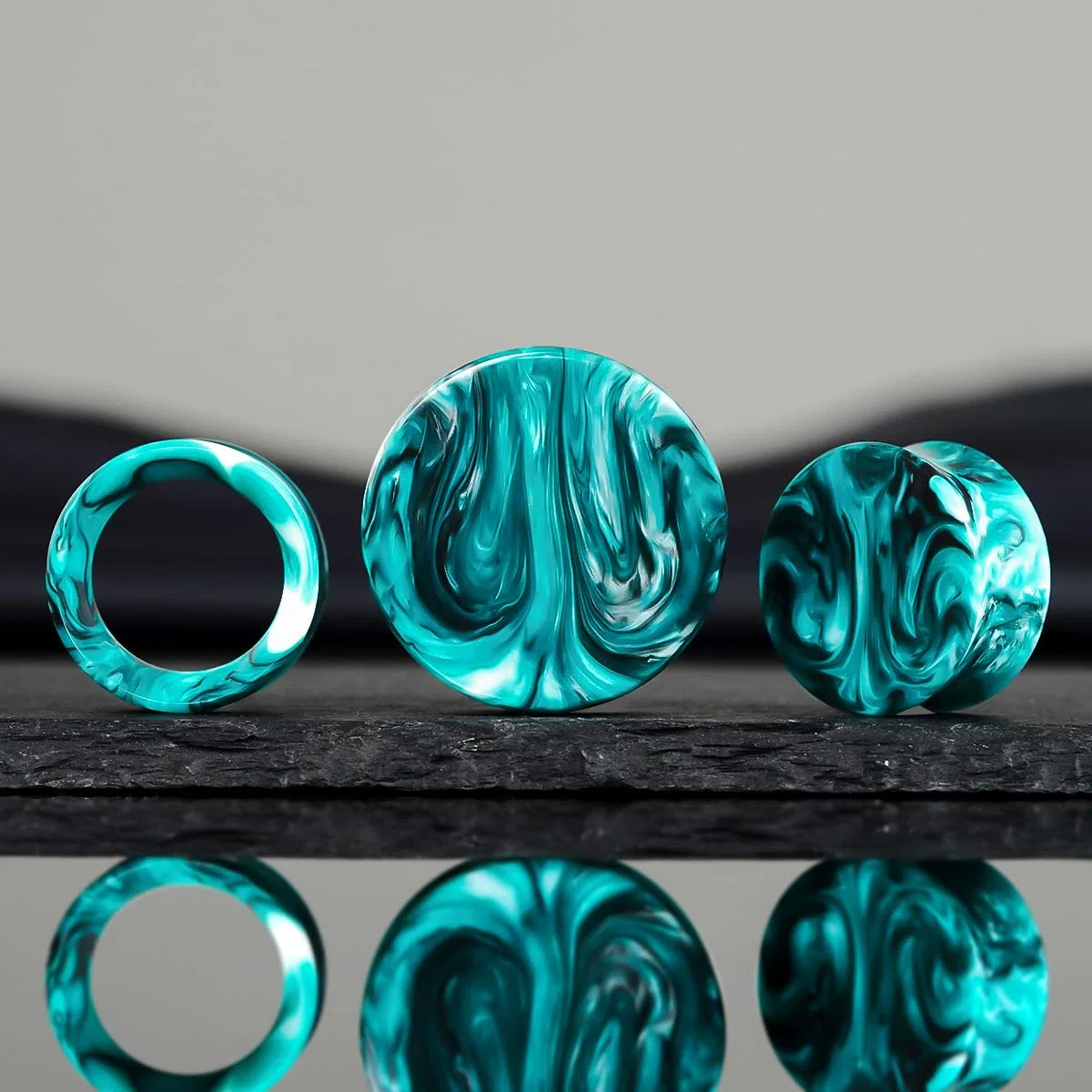 COOEAR Ohrstöpsel Tunnel Piercing Messgeräte für Ohren, Doppel ausgestellte Expander Bahren, 2 Paar bunte Acryl Ohrringe.